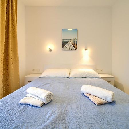 Apartmani Mara Matic Malinska Exterior foto