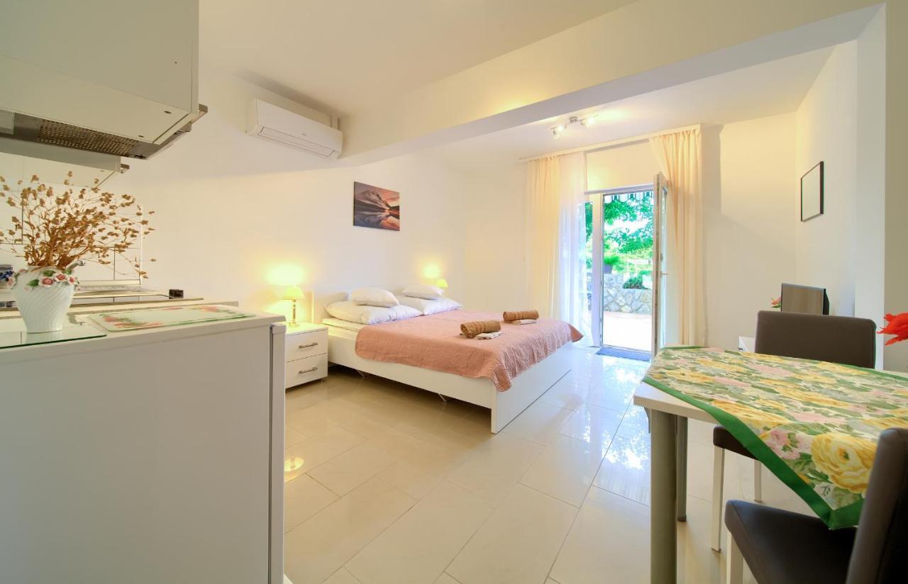 Apartmani Mara Matic Malinska Exterior foto