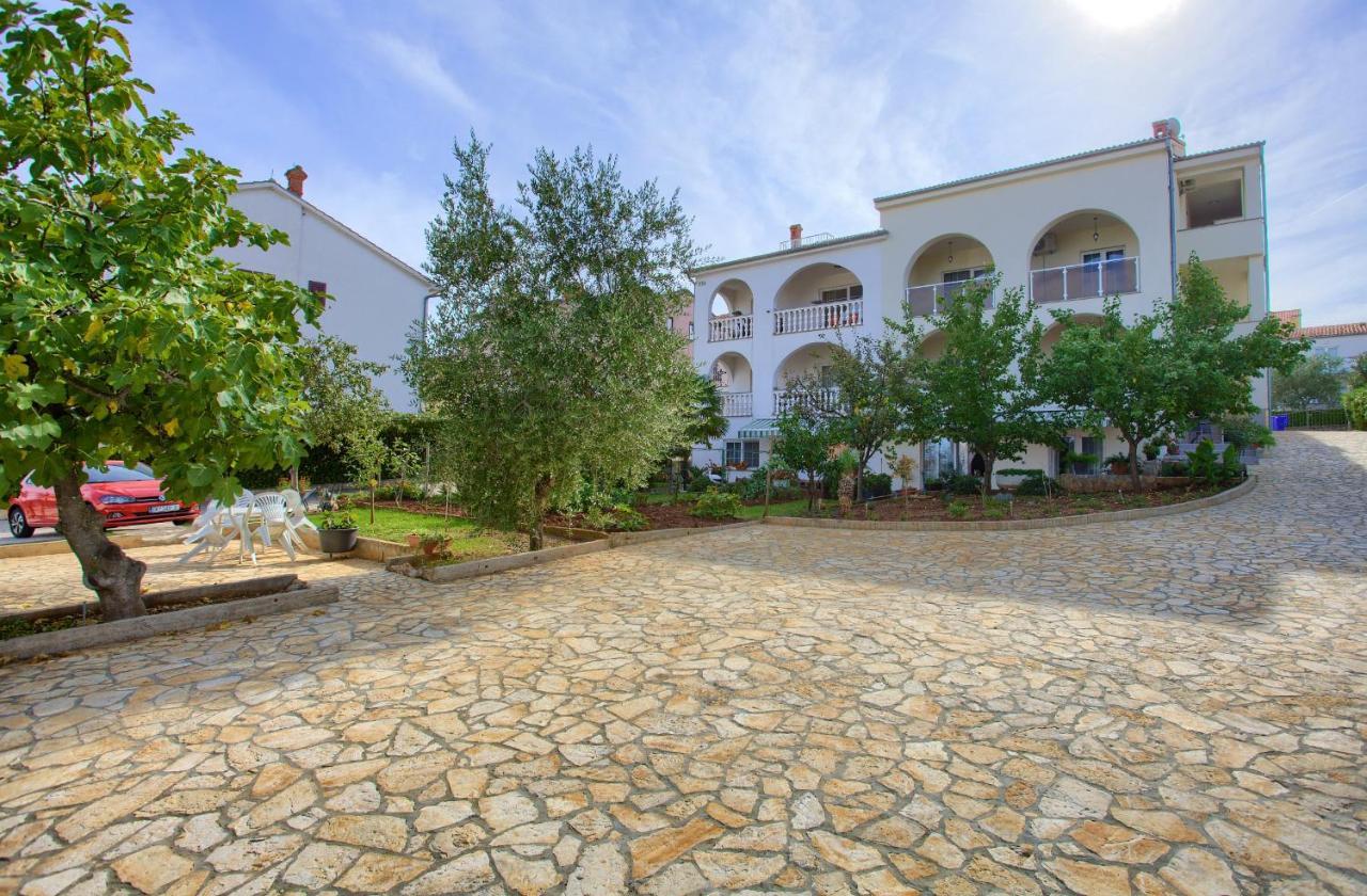 Apartmani Mara Matic Malinska Exterior foto