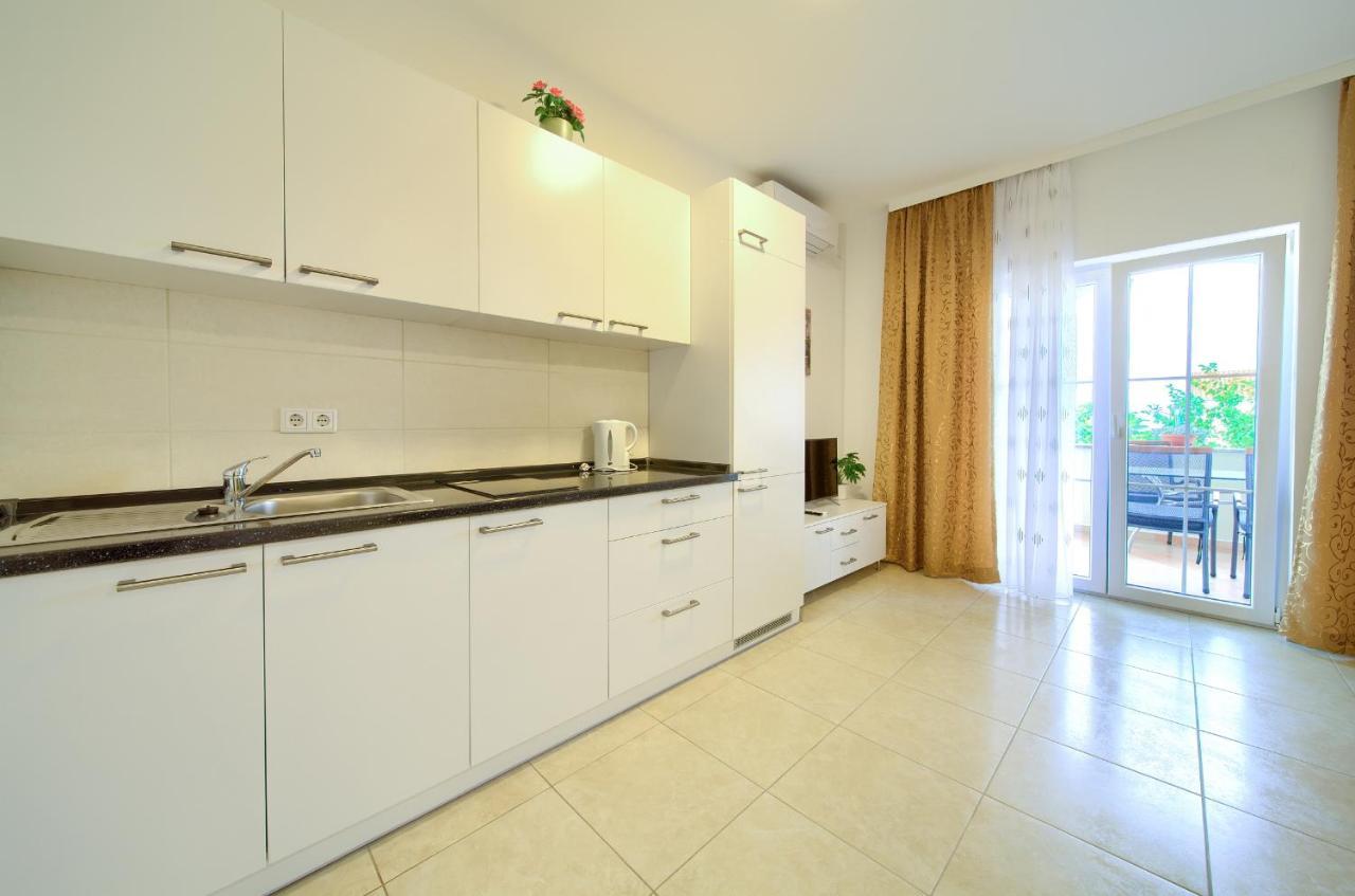 Apartmani Mara Matic Malinska Exterior foto